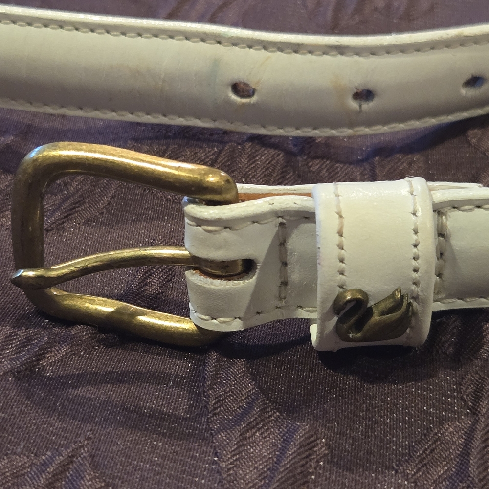 Gloria Vanderbilt Women's Leather Belt With Solid Brass Buckle. Size 27M29